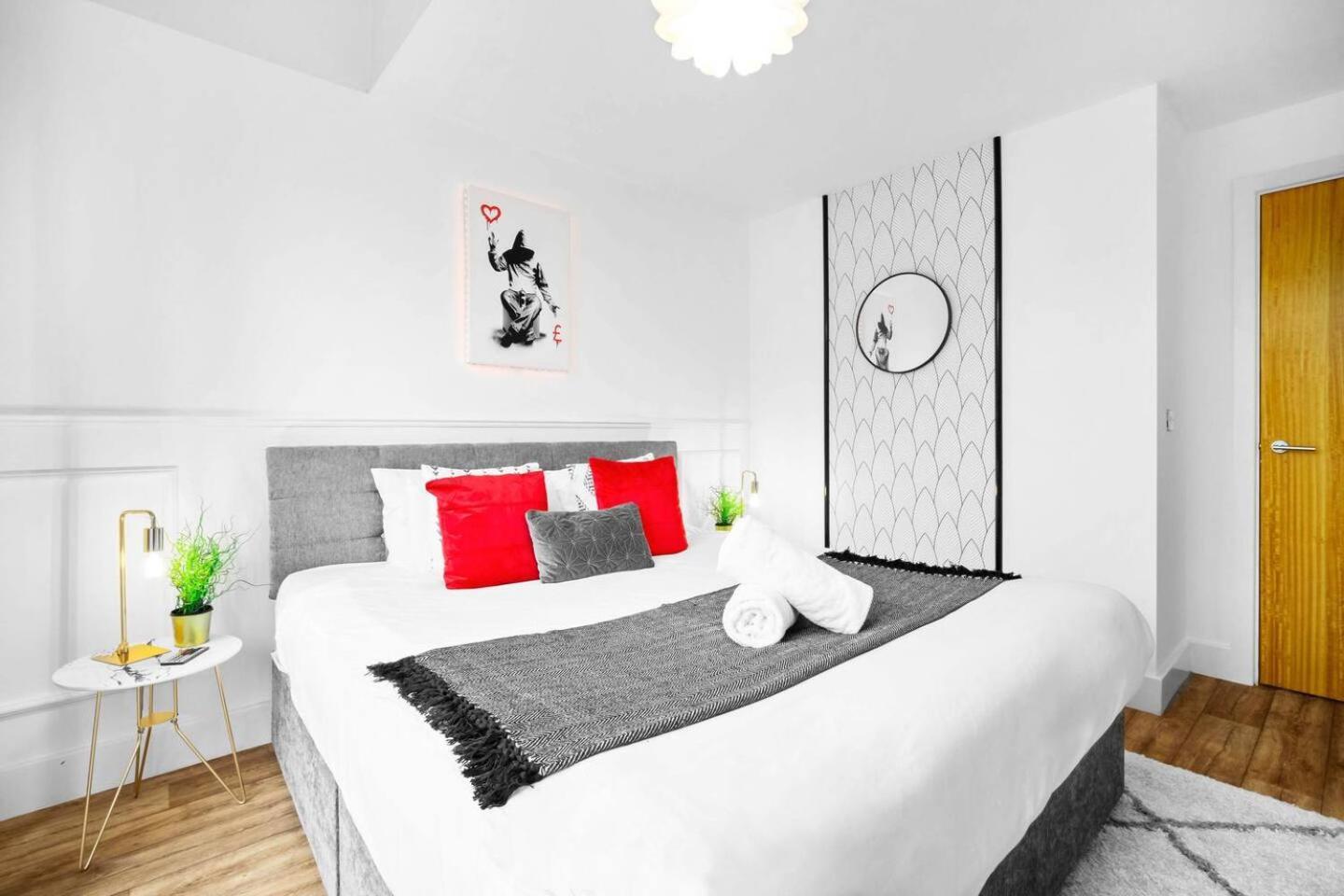 Apartment Centre - Terrace - King-size Bed - Wifi - Netflix - Rated - 42m