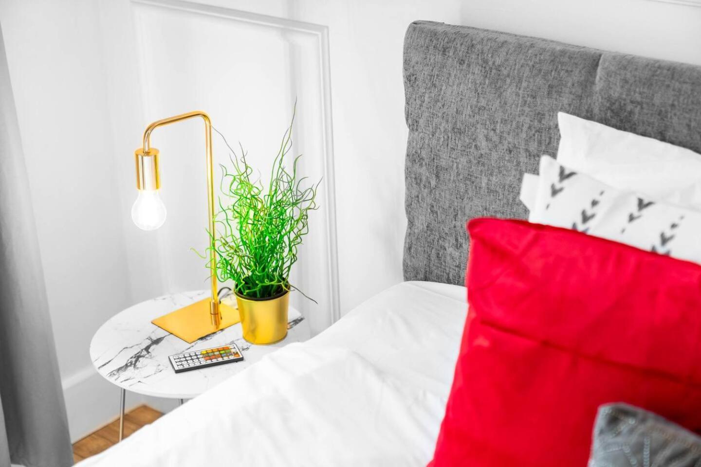 Centre - Terrace - King-size Bed - Wifi - Netflix - Rated - 42m Apartment